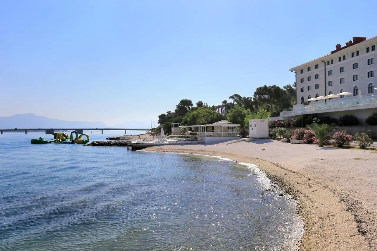Apartments With A Parking Space Trogir - 12152 0*,  קרואטיה