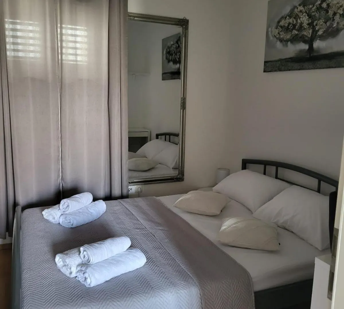 Apartments With A Parking Space Trogir - 12152